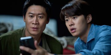 Simak sinopsis Husbands in Action, film komedi aksi Korea yang mempertemukan mantan suami dan suami baru dalam misi penyelamatan.