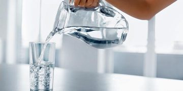 Sejumlah penelitian menemukan hubungan antara konsumsi air putih yang cukup dengan risiko kecemasan yang lebih rendah. Simak penjelasannya.