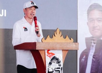 Jokowi memberi sinyal terkait kedekatannya dengan PSI saat safari politik di Lampung. Simak penjelasan mengenai status dan perannya di partai tersebut.