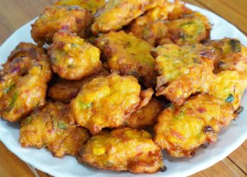 Simak resep perkedel jagung rumahan yang renyah di luar dan lembut di dalam. Lengkap dengan bahan, bumbu, dan tips anti gagal.