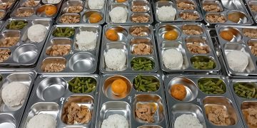 BGN menghentikan program MBG di 76 sekolah di Pulau Jawa dan mengalihkan anggaran ke daerah 3T, ibu hamil, ibu menyusui, serta balita.