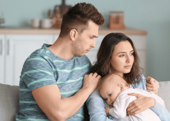 Baby blues sering dialami ibu setelah melahirkan. Simak gejala, penyebab, dan pentingnya dukungan suami untuk membantu proses pemulihan.