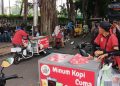 Puluhan pedagang kaki lima sudah memadati Bundaran HI sebelum demo BEM UI dimulai. Mereka berharap meraih keuntungan dari keramaian aksi. (Foto: Detik/Ignacio Geordy Oswaldo)
