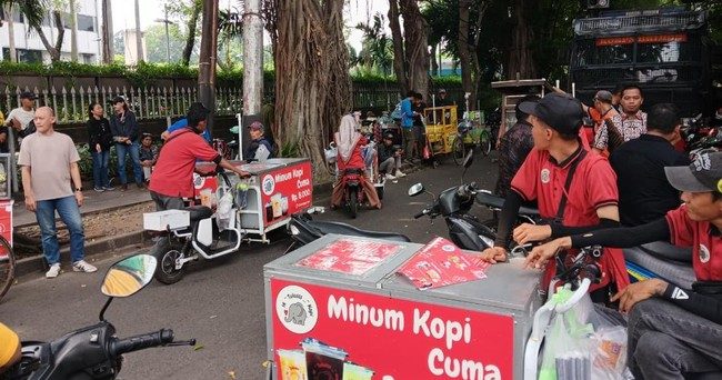 Demo Mahasiswa di Bundaran HI Belum Dimulai, Pedagang Sudah Padati Lokasi Sejak Siang