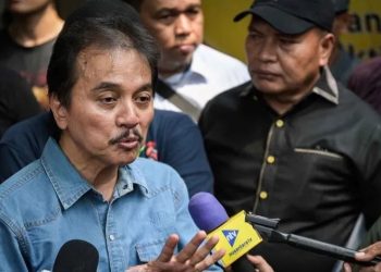 Roy Suryo kembali menjadi sorotan setelah dikabarkan ditangkap Polda Metro Jaya. Simak profil, karier, pendidikan, dan latar keluarganya.