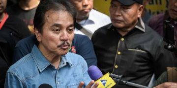 Roy Suryo kembali menjadi sorotan setelah dikabarkan ditangkap Polda Metro Jaya. Simak profil, karier, pendidikan, dan latar keluarganya.