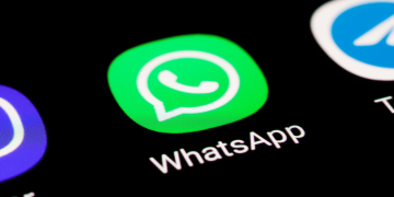 Chat WhatsApp terhapus? Simak cara mengembalikan pesan yang hilang di Android dan iPhone menggunakan backup Google Drive, iCloud, atau cadangan lokal.