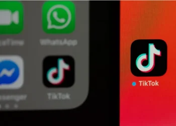 Media sosial semakin mendominasi konsumsi berita global. Indonesia termasuk negara dengan penggunaan WhatsApp dan TikTok tertinggi untuk berita.