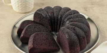 Resep bolu kukus ketan hitam lembut, mekar sempurna, dan antigagal. Simak bahan, cara membuat, tips, serta variasi bolu kukus ketan hitam yang lezat.