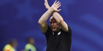 Pelatih Mesir Hossam Hassan menjadi sorotan usai bereaksi keras setelah fans Argentina membentangkan bendera Israel usai laga Piala Dunia 2026.