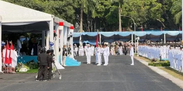 Presiden Prabowo Subianto melantik 1.204 Pamong Praja Muda IPDN Angkatan XXXIII serta memberikan penghargaan kepada lulusan terbaik. Simak fakta lengkapnya.