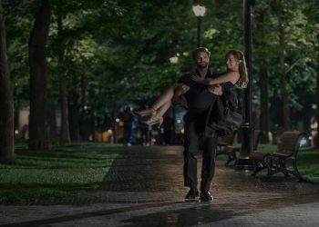 The Love Hypothesis merilis trailer perdana yang menampilkan kisah pacaran palsu Olive dan Adam. Film adaptasi novel Ali Hazelwood tayang di Prime Video.