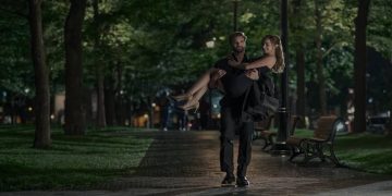 The Love Hypothesis merilis trailer perdana yang menampilkan kisah pacaran palsu Olive dan Adam. Film adaptasi novel Ali Hazelwood tayang di Prime Video.