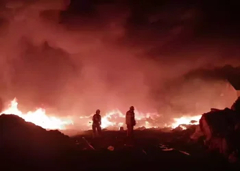Kebakaran melanda pabrik plastik di Pakuhaji, Kabupaten Tangerang. Tidak ada korban jiwa, sementara kerugian ditaksir mencapai Rp2 miliar.