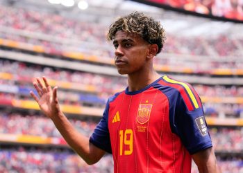 Lamine Yamal percaya diri menghadapi Prancis di semifinal Piala Dunia 2026. Bintang muda Spanyol yakin timnya menjadi lawan yang paling ditakuti.