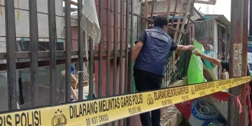 Ledakan keras mengguncang Purwakarta hingga menghancurkan toko bangunan, rumah warga, dan merusak masjid. Polisi masih menyelidiki penyebab kejadian.