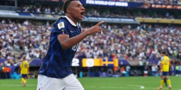 Kylian Mbappe mencetak dua gol saat Prancis mengalahkan Swedia 3-0 di Piala Dunia 2026 sekaligus mencatat rekor baru dalam sejarah turnamen.