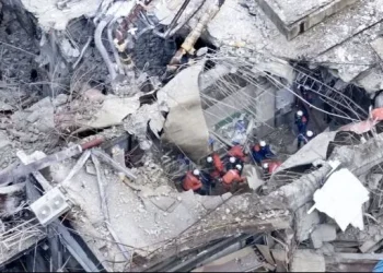 Korban tewas akibat gempa M 7,1 di Kumamoto, Jepang, bertambah menjadi 28 orang. Tim penyelamat masih mencari korban di bawah reruntuhan.