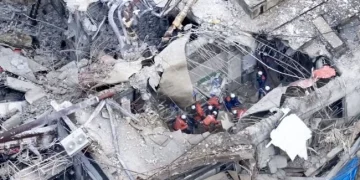 Korban tewas akibat gempa M 7,1 di Kumamoto, Jepang, bertambah menjadi 28 orang. Tim penyelamat masih mencari korban di bawah reruntuhan.