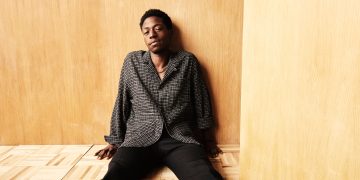 David Jonsson resmi bergabung dalam Black Panther 3. Kenali perjalanan karier, penghargaan, dan peran barunya di Marvel Studios.