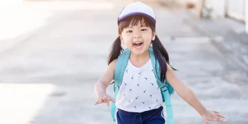 Kesiapan anak masuk sekolah tidak hanya ditentukan usia. Simak ciri-ciri anak yang siap belajar, mandiri, dan mampu beradaptasi di lingkungan baru.