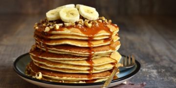 Ingin membuat pancake empuk untuk sarapan? Simak resep pancake rumahan dengan bahan sederhana dan cara memasak yang praktis.