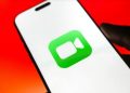 Apple dan FTC memperingatkan pengguna iPhone agar waspada terhadap penipuan melalui FaceTime yang memanfaatkan rekayasa sosial dan fitur berbagi layar.