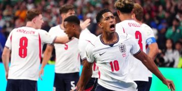 Gary Neville menilai Inggris memiliki peluang besar mengalahkan Argentina di semifinal Piala Dunia 2026. Simak alasan dan analisisnya.