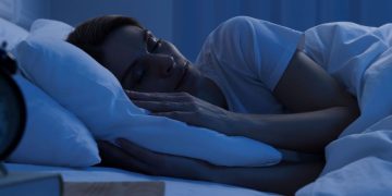 Sleepmaxxing menjadi tren di media sosial dengan berbagai tips tidur nyenyak. Simak penjelasan pakar mengenai trik yang efektif dan yang sebaiknya dihindari.