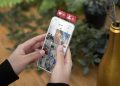 Fitur AI terbaru Instagram memungkinkan foto akun publik dipakai membuat gambar AI. Simak kontroversi, risiko privasi, dan cara menonaktifkannya.