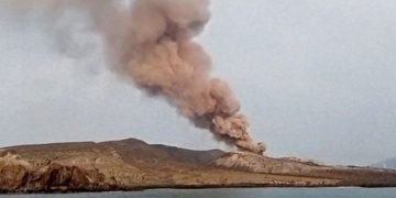 Status Gunung Anak Krakatau resmi naik menjadi Level III Siaga setelah aktivitas vulkanik meningkat. Masyarakat diminta tidak mendekati kawah dalam radius 5 kilometer.