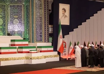 Iran membacakan ayat Al Quran berbeda kepada delegasi asing dalam pemakaman Ayatollah Ali Khamenei. Simak makna simbolis di balik setiap ayat.