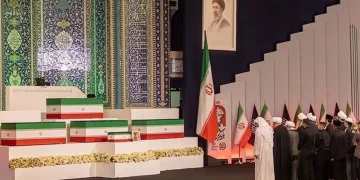 Iran membacakan ayat Al Quran berbeda kepada delegasi asing dalam pemakaman Ayatollah Ali Khamenei. Simak makna simbolis di balik setiap ayat.