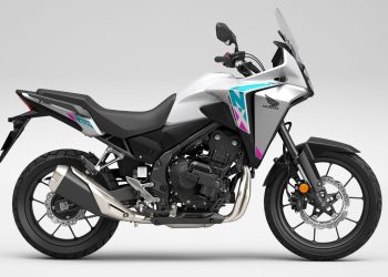 Honda NX500 resmi meluncur di Indonesia dengan harga Rp230 juta. Simak spesifikasi, fitur E-Clutch, Honda RoadSync, dan performa mesin 471 cc.