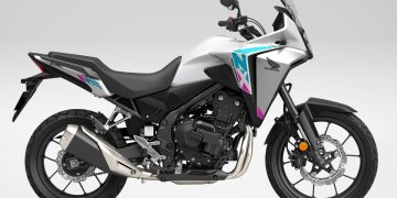 Honda NX500 resmi meluncur di Indonesia dengan harga Rp230 juta. Simak spesifikasi, fitur E-Clutch, Honda RoadSync, dan performa mesin 471 cc.