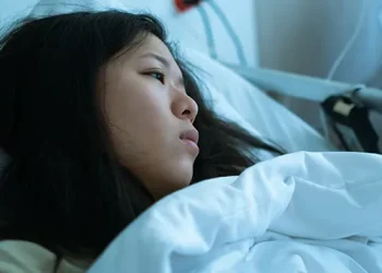 Anemia defisiensi besi masih menjadi masalah gizi di Indonesia. Kenali gejala, dampak, dan cara mencegahnya sejak dini menurut pakar gizi Universitas Indonesia.