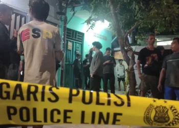 Seorang wanita ditemukan meninggal dunia di sebuah kos di Grogol Petamburan, Jakarta Barat. Polisi masih menyelidiki penyebab kematian korban.