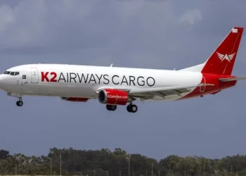 Otoritas Pakistan menemukan puing pesawat kargo Boeing 737 di Laut Arab. Tim penyelamat masih mencari lima awak yang hilang setelah pesawat jatuh.