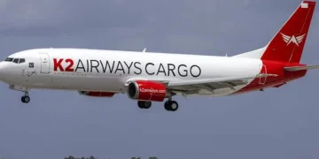 Otoritas Pakistan menemukan puing pesawat kargo Boeing 737 di Laut Arab. Tim penyelamat masih mencari lima awak yang hilang setelah pesawat jatuh.
