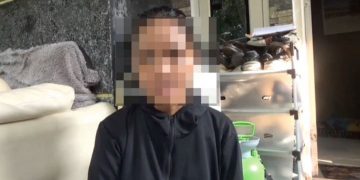 Polisi mengusut kasus penyekapan dan penganiayaan terhadap seorang wanita di Bekasi. Satu pelaku ditangkap, sementara pelaku utama masih diburu.