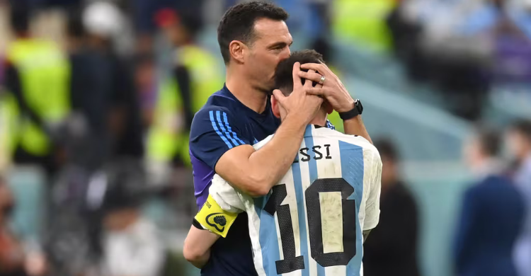 Lionel Scaloni Sebut Kemenangan Argentina atas Mesir Jadi Momen Emosional untuk Messi