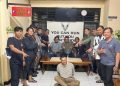 Polisi mengungkap motif pengendara Kawasaki Ninja yang memukul pemotor di Jagakarsa, Jakarta Selatan. Pelaku kini telah berhasil diamankan.