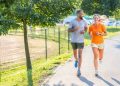 Slow jogging menjadi tren olahraga yang semakin populer. Simak manfaat lari santai untuk jantung, stamina, otot, dan kesehatan tubuh berdasarkan pendapat para ahli.