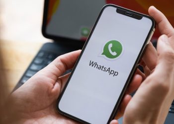 Chat WhatsApp baru masuk saat aplikasi dibuka? Ketahui penyebabnya mulai dari koneksi internet hingga pengaturan notifikasi beserta cara mengatasinya.