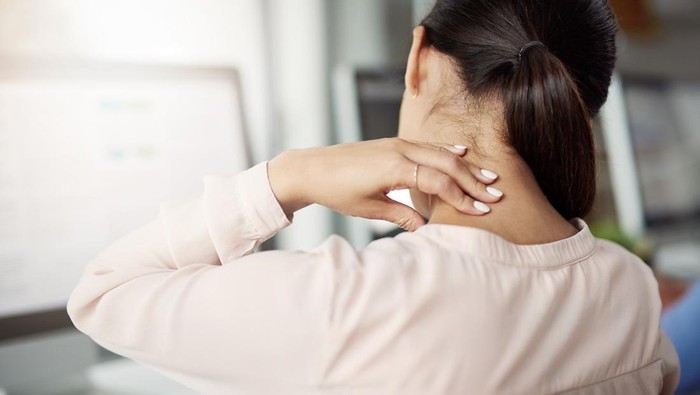 Sering Kretek Leher Saat Pegal? Simak Penjelasan Dokter tentang Bahayanya