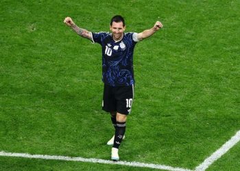 Lionel Messi dan Kylian Mbappe bersaing ketat menjadi top skor Piala Dunia 2026. Keduanya berpeluang mencetak sejarah dengan menembus dua digit gol.
