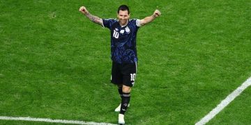 Lionel Messi dan Kylian Mbappe bersaing ketat menjadi top skor Piala Dunia 2026. Keduanya berpeluang mencetak sejarah dengan menembus dua digit gol.