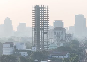 Paparan polusi udara dapat memicu batuk, sakit kepala, hingga iritasi kulit. Kenali tanda-tanda tubuh yang terlalu sering terpapar udara tercemar.
