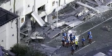 Gempa berkekuatan M 7,1 di Pulau Kyushu, Jepang, menyebabkan korban tewas bertambah. Tim penyelamat masih melakukan evakuasi dan pencarian korban.