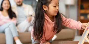 Rasa percaya diri anak dapat tumbuh dari kebiasaan sederhana di rumah. Simak cara orang tua membangun mental anak agar lebih berani dan mandiri.